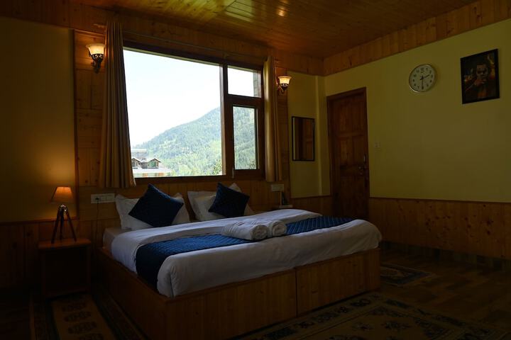 Room 9 of 38