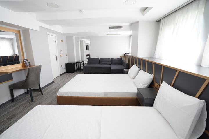 Room 15 of 31
