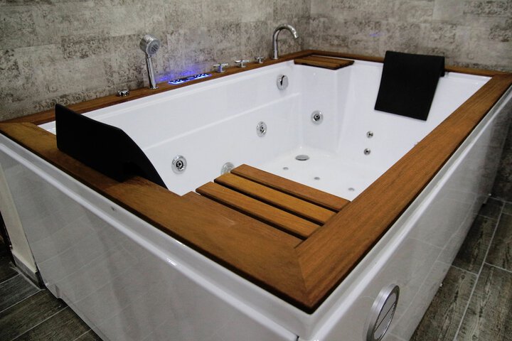 Hot Tub 19 of 30