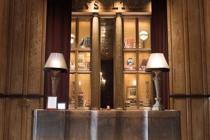Concierge desk