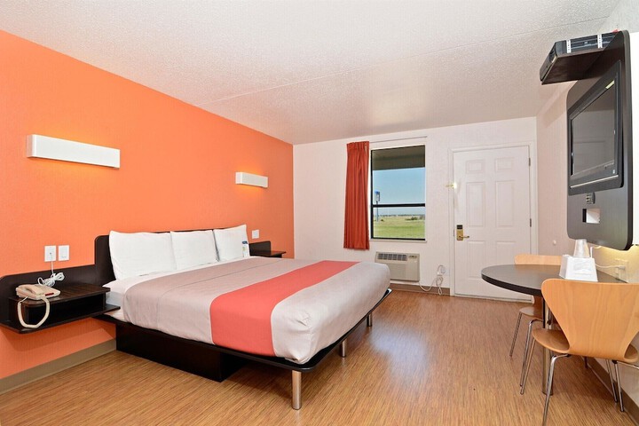 Room 18 of 28