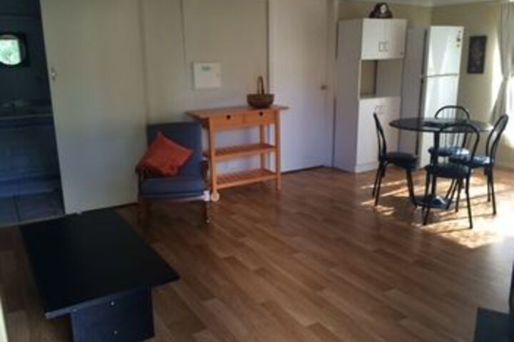 Room 6 of 10