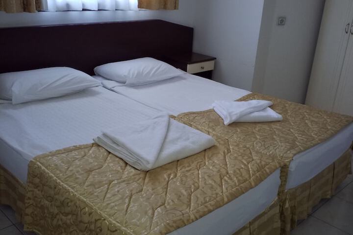 Room 13 of 86