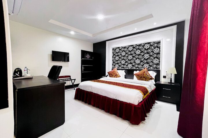 Room 7 of 25