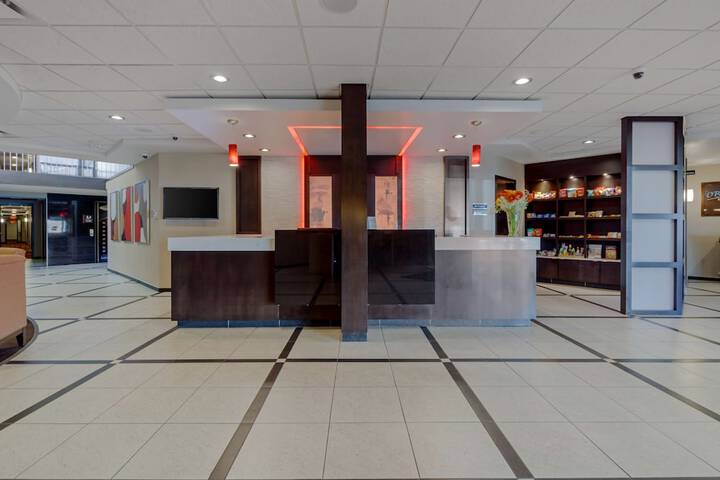 Entrance & Lobby