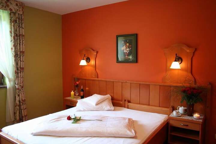 Room 6 of 74