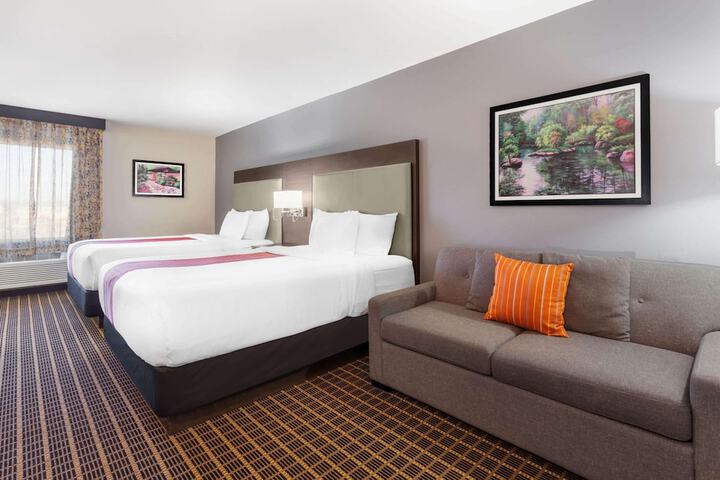 2 Queen Beds Executive Room (2 of 2)