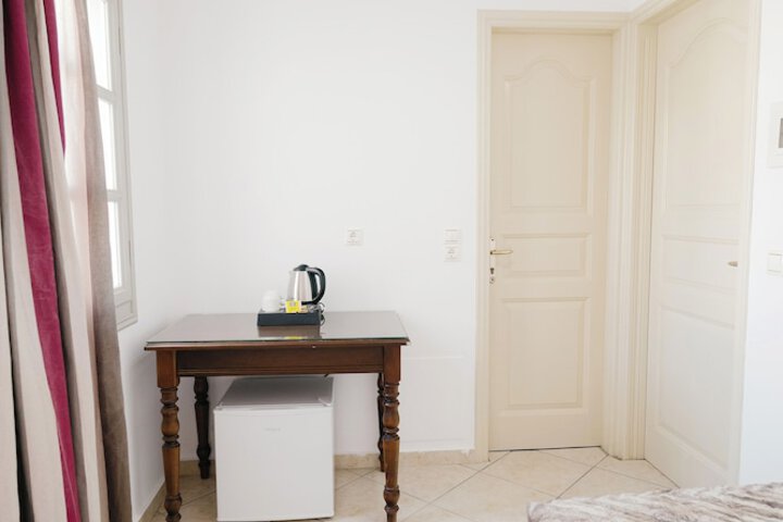 Room 6 of 122