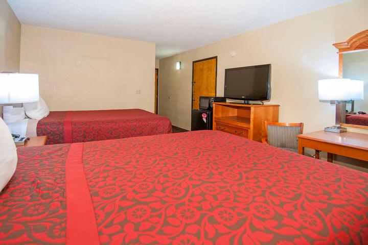 2 Queen Beds (4 of 6)