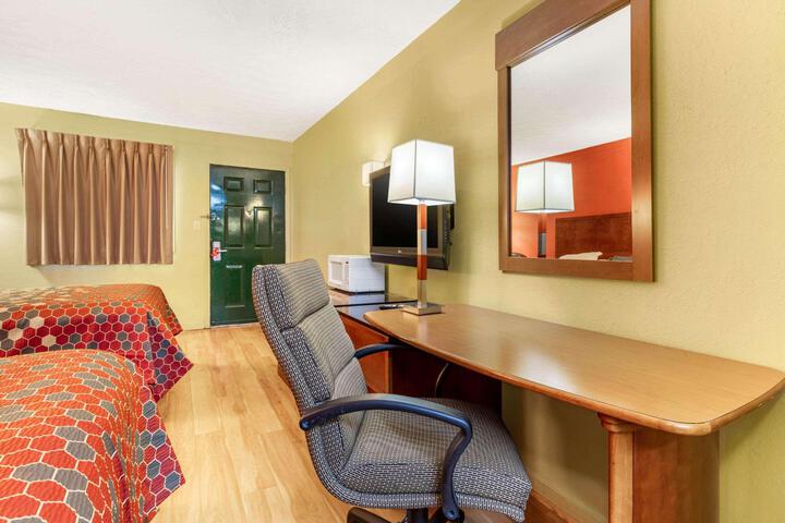 2 Double Beds (9 of 9)