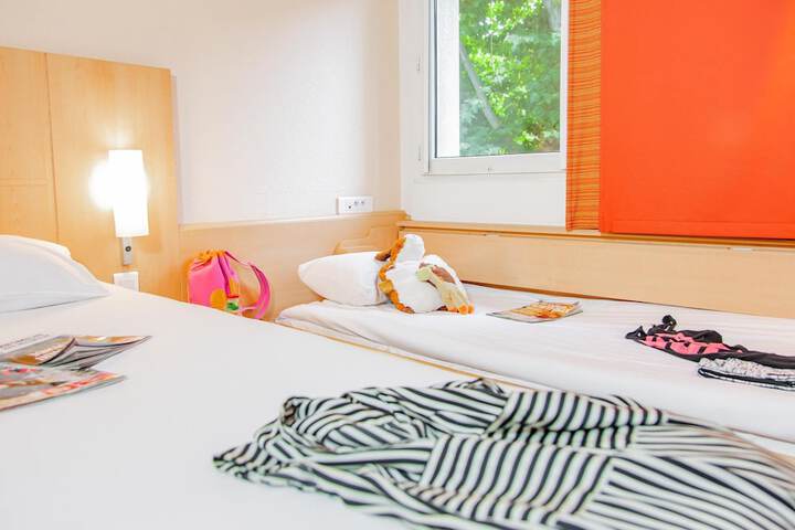 Room 8 of 40
