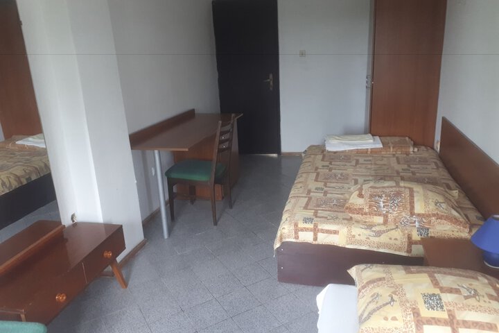 Room 4 of 11