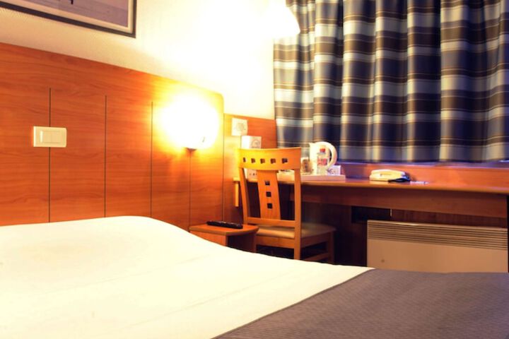 Room 16 of 73