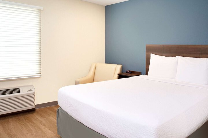 Queen Bed Accessible (11 of 14)