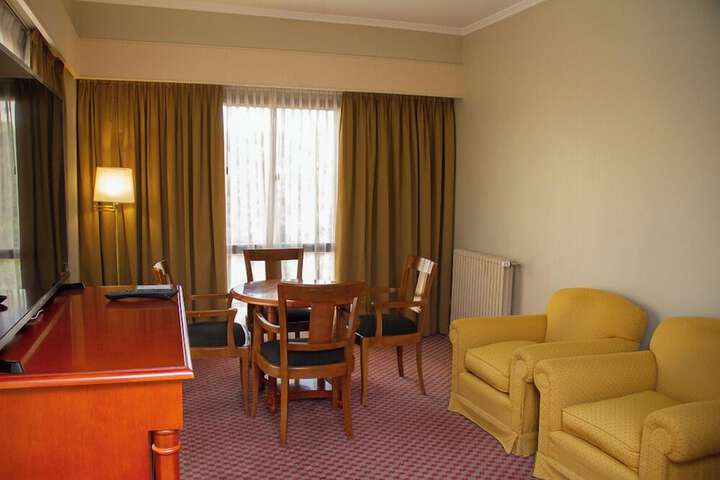 Room 13 of 49