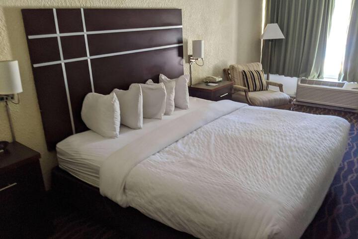 1 King Bed (7 of 30)