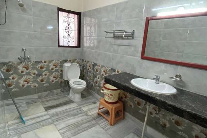 Room 8 of 14