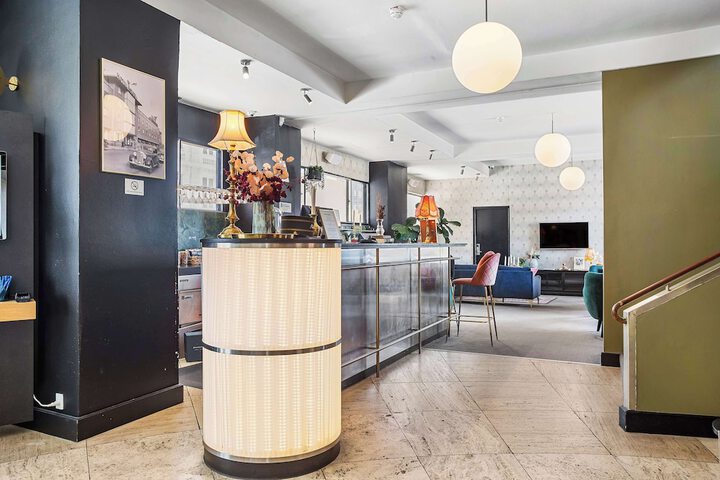 Entrance & Lobby