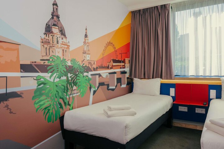 Room 11 of 68