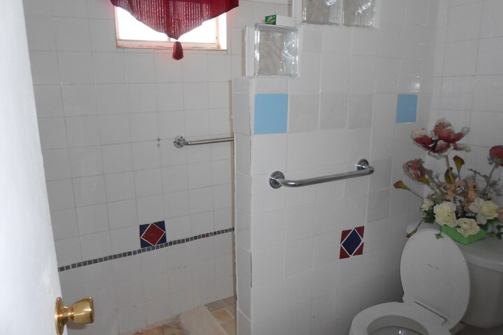 Room 42 of 80