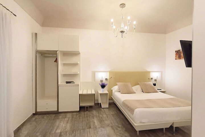 Room 8 of 31