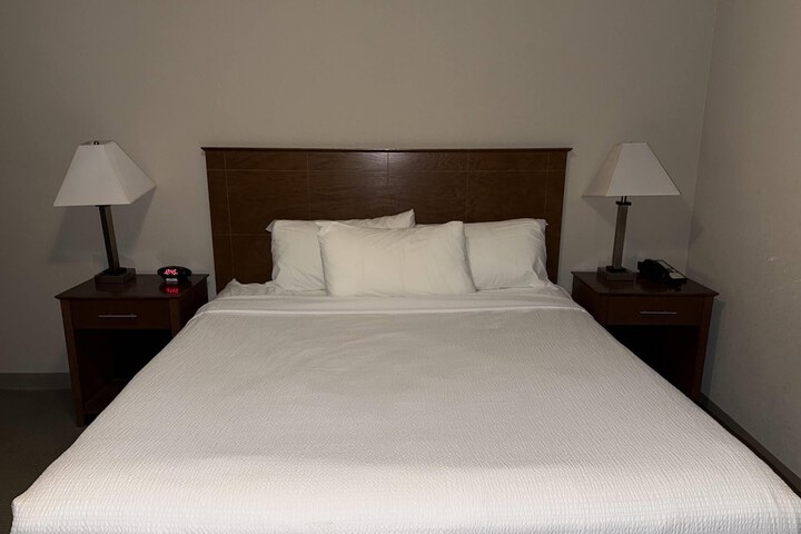 Room 4 of 28