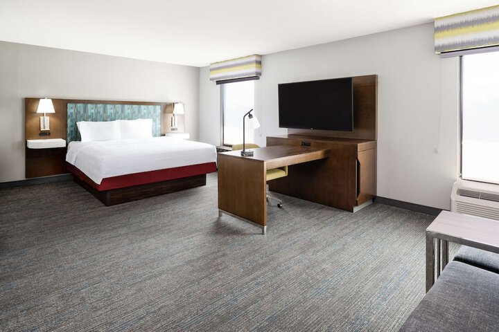 1 King Bed Study with Sofa Bed (14 of 24)