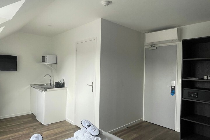 Room 32 of 82