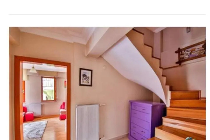 Room 3 of 8