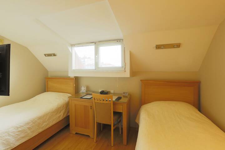 Room 14 of 36