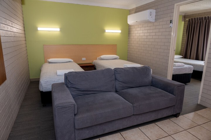 Room 5 of 82