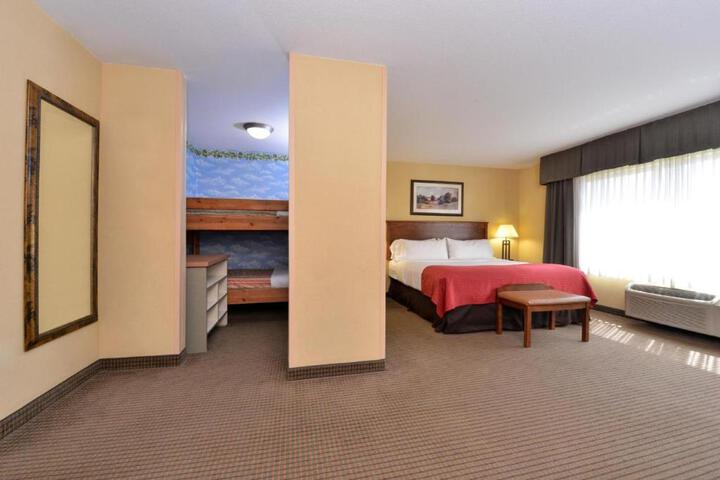 1 King Bed (18 of 21)
