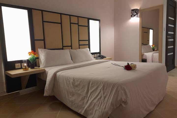 Room 4 of 9