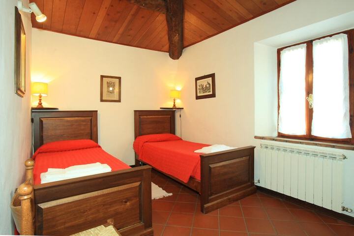Room 16 of 77