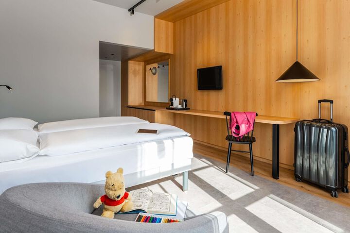 Room 16 of 60
