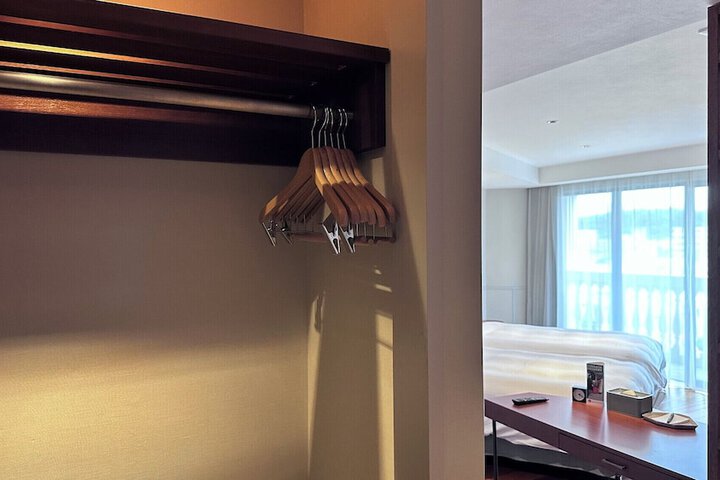 Room 52 of 203