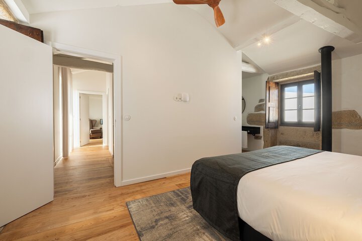 Room 9 of 100