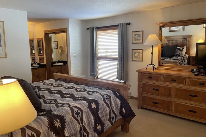 Room 202 of 947