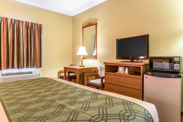 1 King Bed (4 of 22)