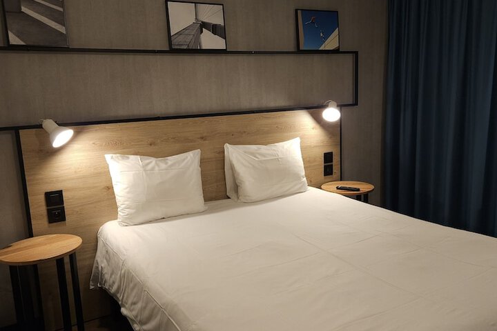Room 7 of 49