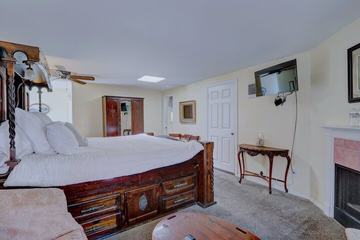 Room 37 of 135