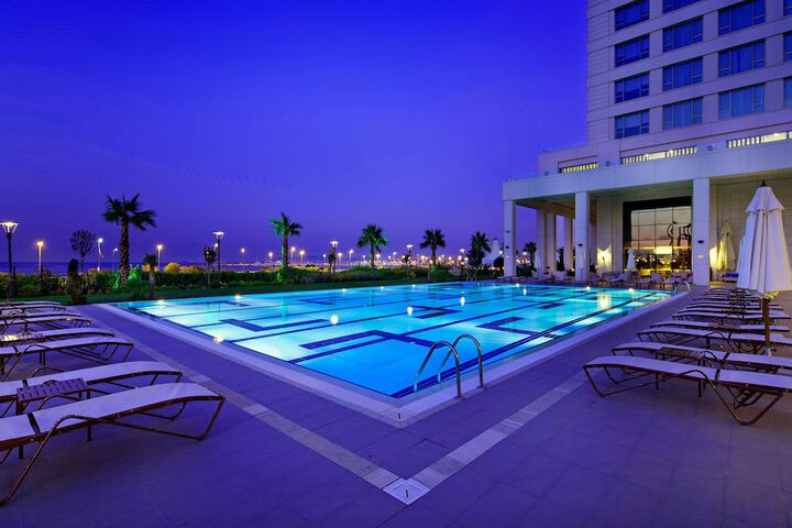 Hotel Pool