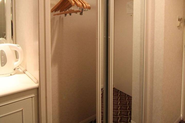 Room 12 of 77