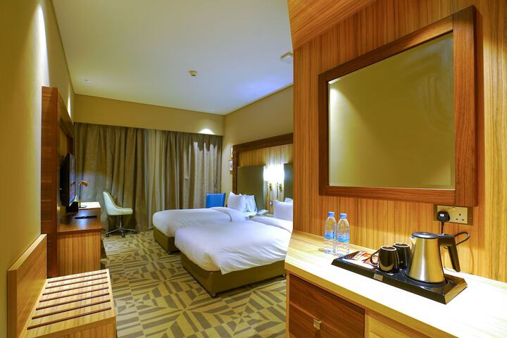Room 10 of 18