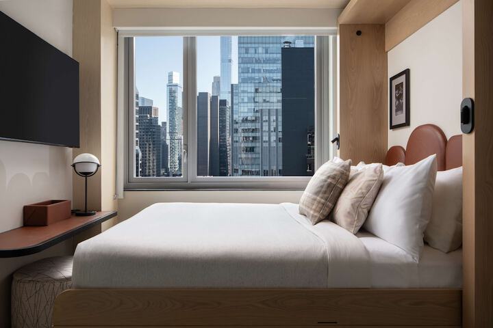 Room 32 of 57