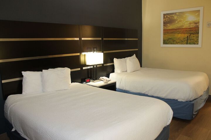 2 Queen Beds (4 of 4)
