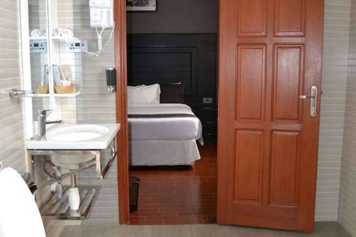 Room 7 of 33