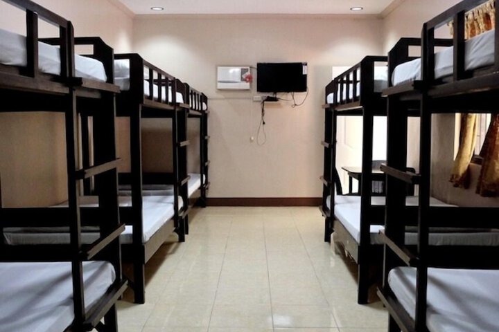Room 6 of 28