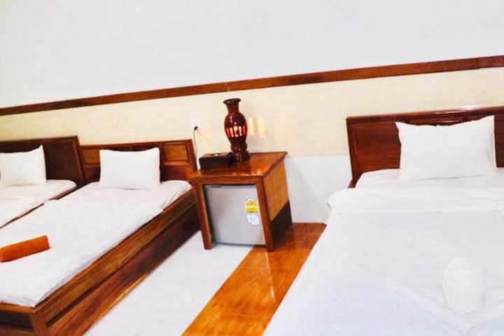 Room 9 of 38