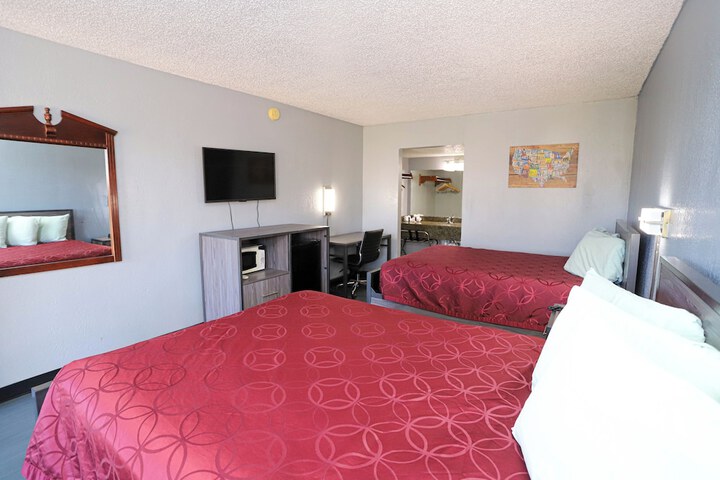 Standard Room, King or Two Doubles (4 of 9)